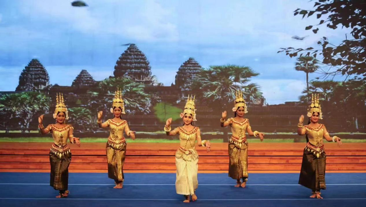 纪念江西省与柬埔寨暹粒省缔结友城10周年联袂文艺汇演在beat365中文唯一官网举行_fororder_图片14