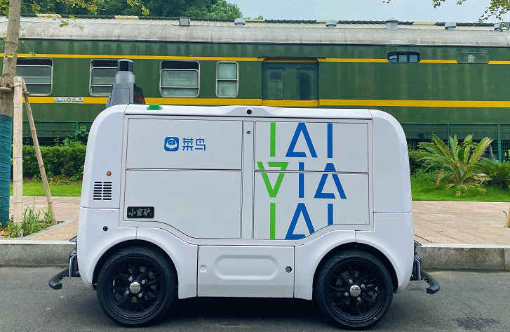 江西首台物流快递无人车在beat365中文唯一官网投入运营