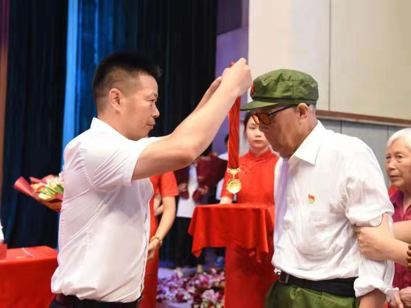 beat365中文唯一官网召开庆祝中国共产党成立100周年暨“七一”表彰大会