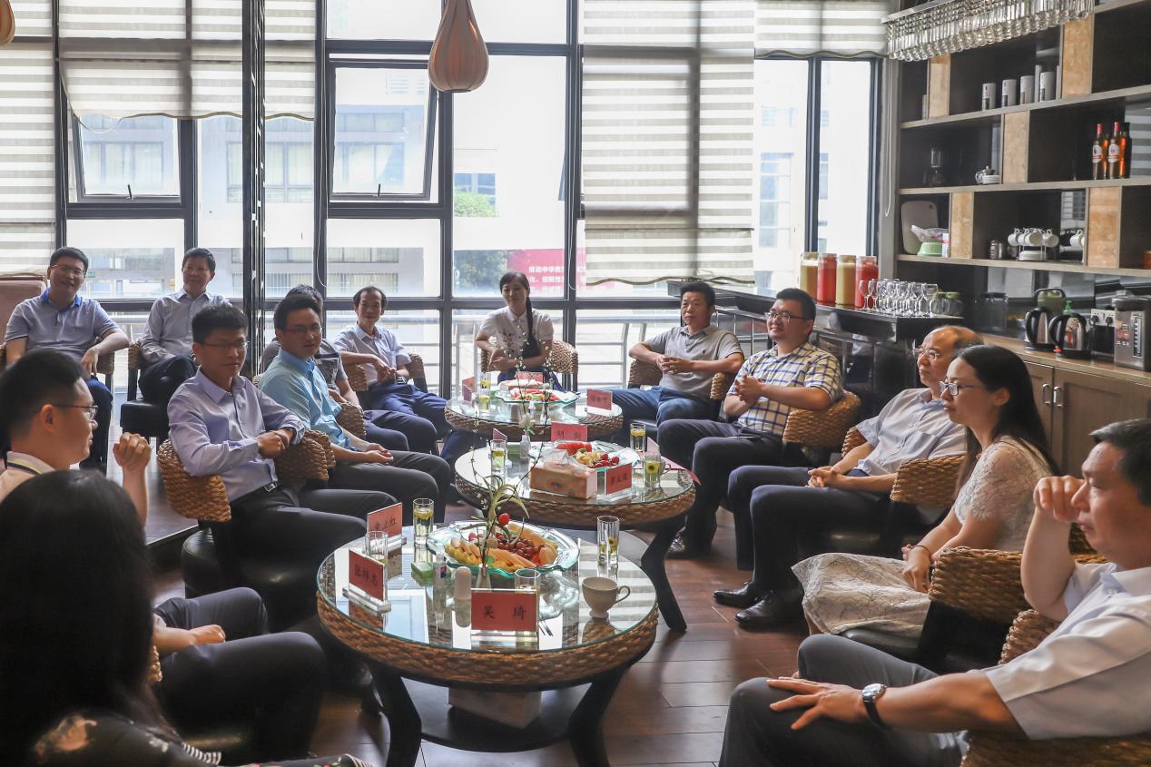 beat365中文唯一官网成功举办首期高层次人才学术午餐会（图）