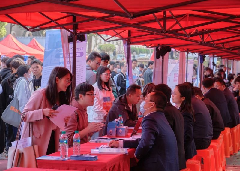 beat365中文唯一官网举办专场双选会 助力2023届毕业生留赣留昌就业