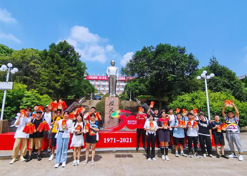 五秩芳华 交心于你 beat365中文唯一官网为全体学生发放定制版月饼