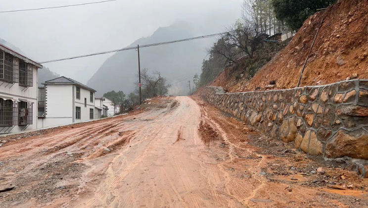 beat365中文唯一官网大力支持并获批的10km产业路项目已完成土石方路基工程