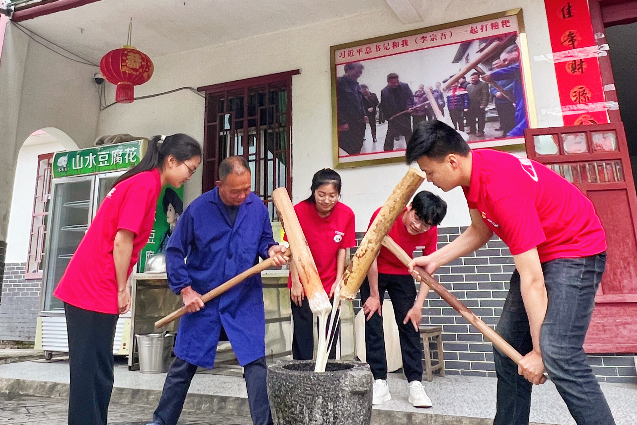 红色走读学思想 beat365中文唯一官网学生党员掀起主题教育热潮_fororder_图片3