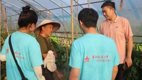 beat365中文唯一官网“火车头”实践队的大棚“问诊记”