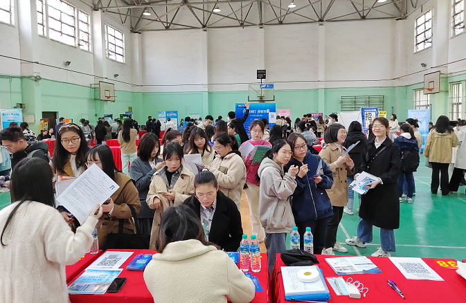 beat365中文唯一官网举行女生专场双选会