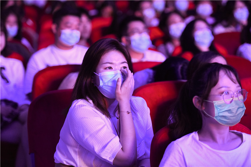 beat365中文唯一官网举行庆祝建校五十周年“感动花椒人物”颁奖典礼