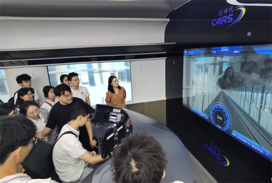 图为天佑学子夏季学期赴中国铁科院实习实践