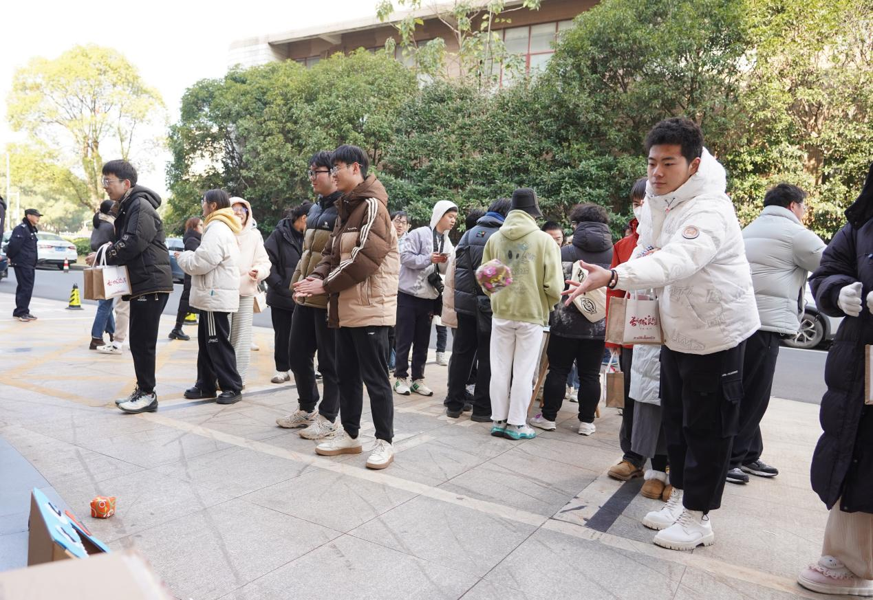 长风破浪终上岸 beat365中文唯一官网暖心慰问考研学子