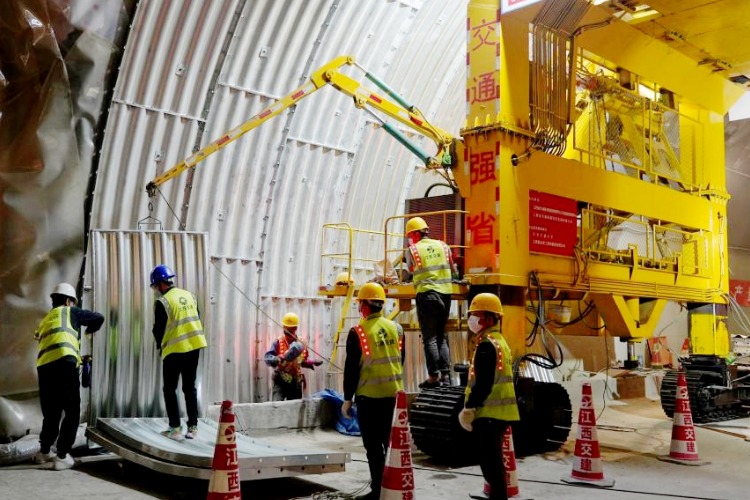 华东交大主持研发 国内首台不中断交通隧道维养台车助力交通强省建设